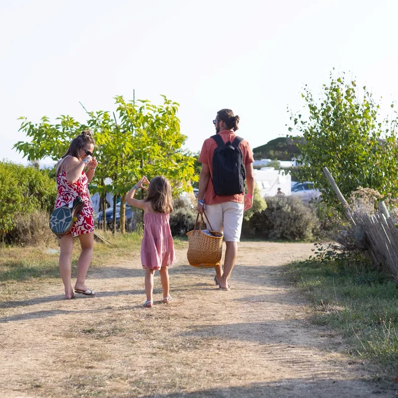 Clément, Manon et leur fille au camping